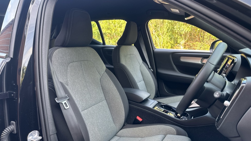 Volvo XC40 2.0 B3P Plus Dark 5dr Auto Petrol Estate - Image 34