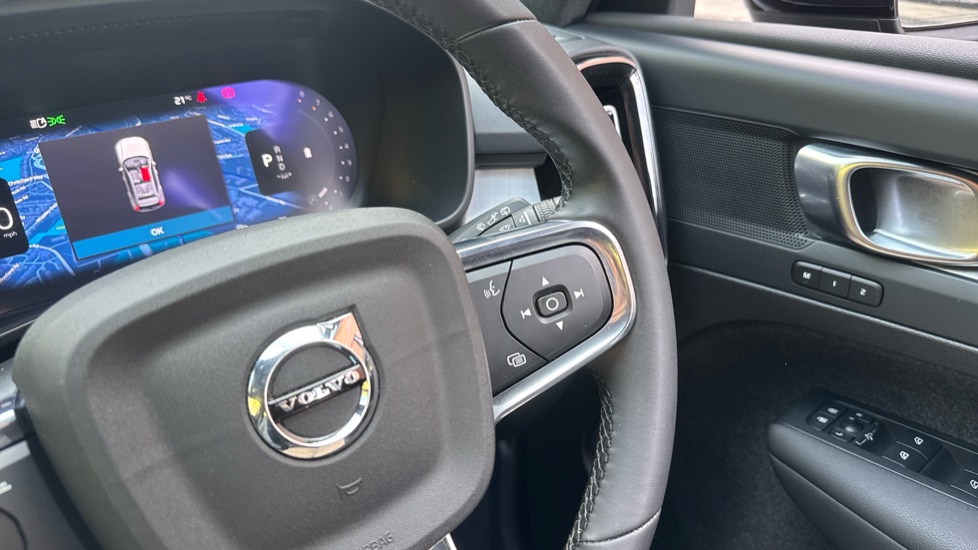Volvo XC40 2.0 B3P Plus Dark 5dr Auto Petrol Estate - Image 36