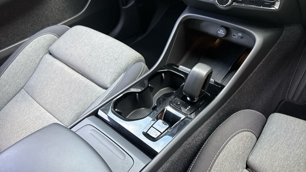 Volvo XC40 2.0 B3P Plus Dark 5dr Auto Petrol Estate - Image 51