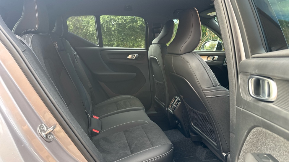 Volvo XC40 2.0 B3P Plus Dark 5dr Auto Petrol Estate - Image 6