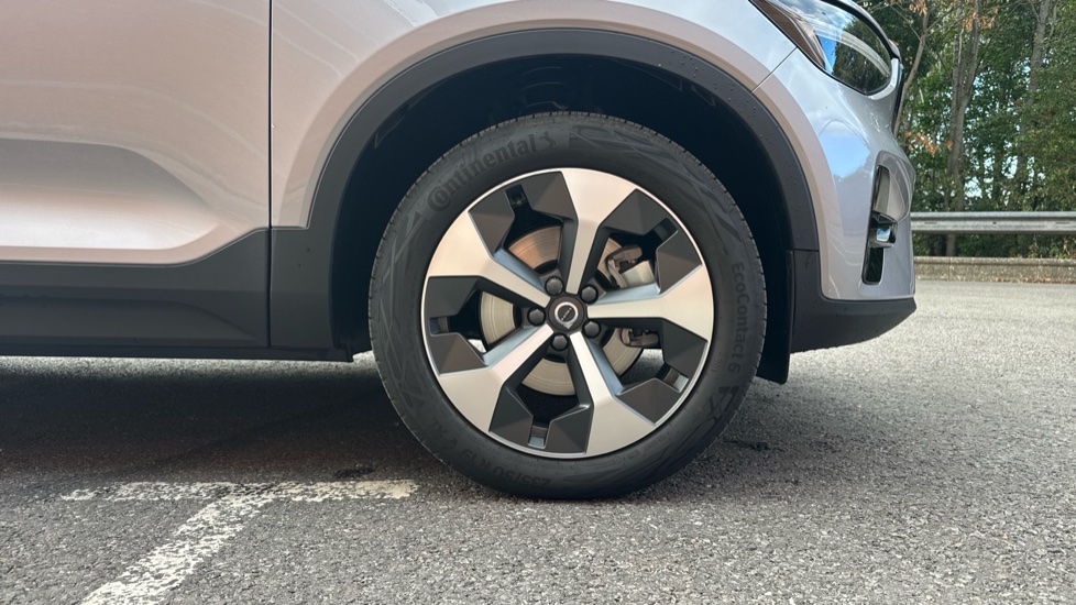 Volvo XC40 2.0 B3P Plus Dark 5dr Auto Petrol Estate - Image 9