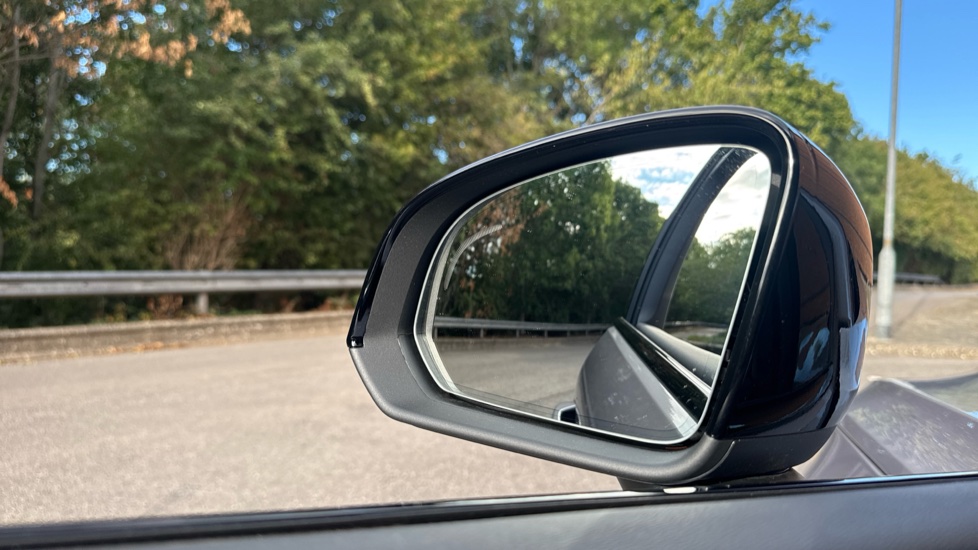 Volvo XC40 2.0 B3P Plus Dark 5dr Auto Petrol Estate - Image 21