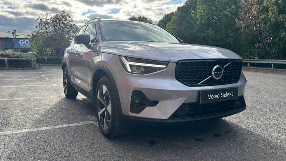 Volvo XC40 2.0 B3P Plus Dark 5dr Auto Petrol Estate - Image 23