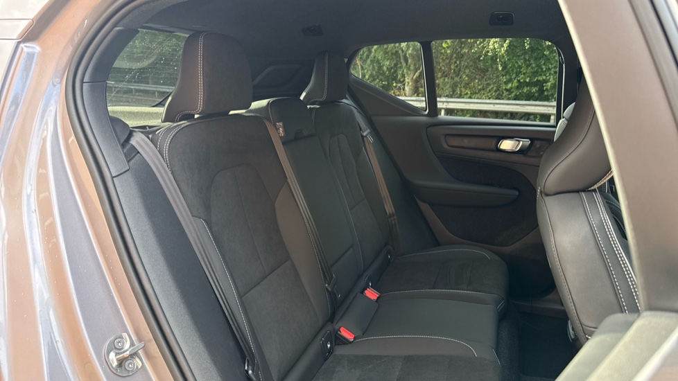 Volvo XC40 2.0 B3P Plus Dark 5dr Auto Petrol Estate - Image 24