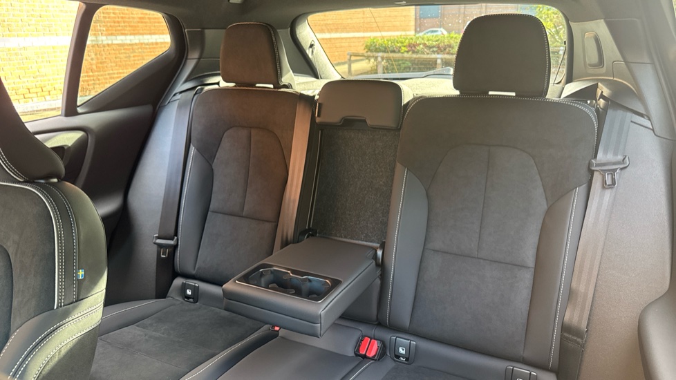 Volvo XC40 2.0 B3P Plus Dark 5dr Auto Petrol Estate - Image 25
