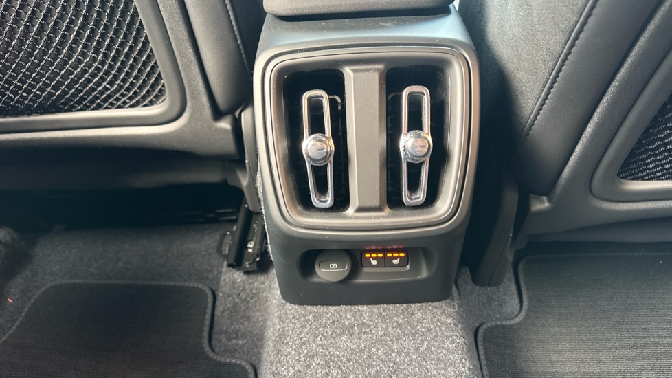 Volvo XC40 2.0 B3P Plus Dark 5dr Auto Petrol Estate - Image 26