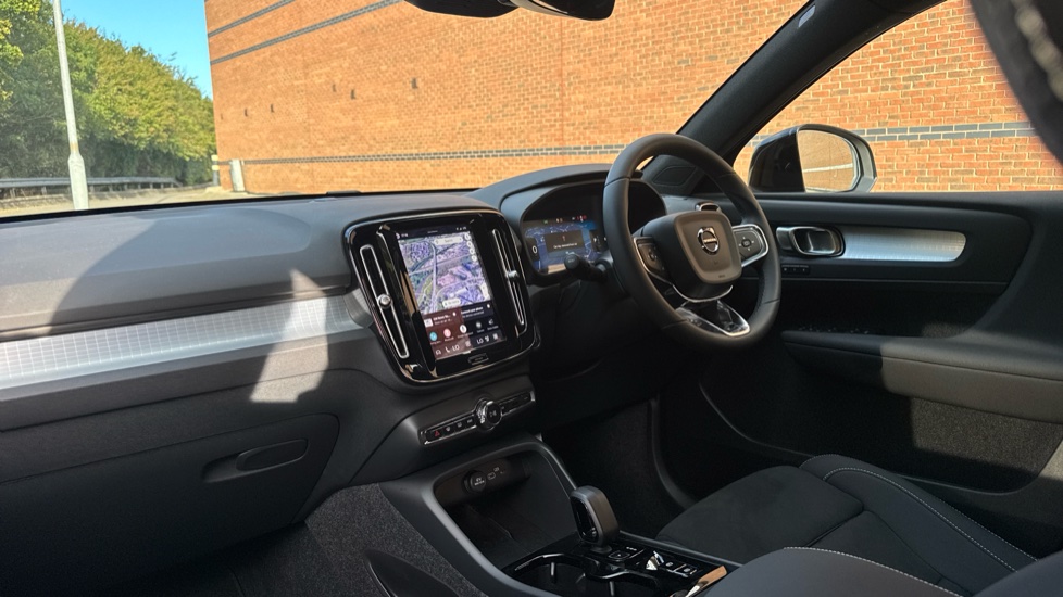 Volvo XC40 2.0 B3P Plus Dark 5dr Auto Petrol Estate - Image 27