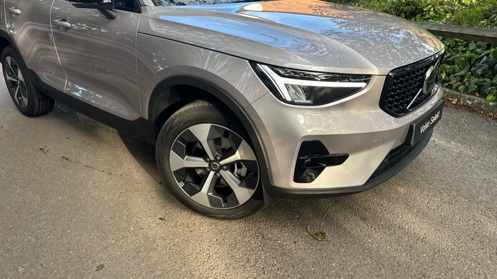 Volvo XC40 2.0 B3P Plus Dark 5dr Auto Petrol Estate - Image 50