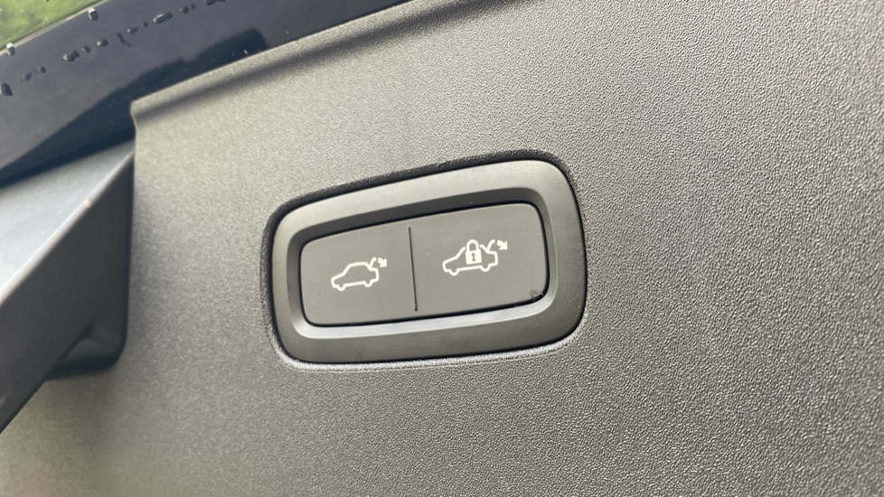 Volvo EX90 300kW Twin Motor Ultra 111kWh 5dr Auto Electric Estate - Image 17
