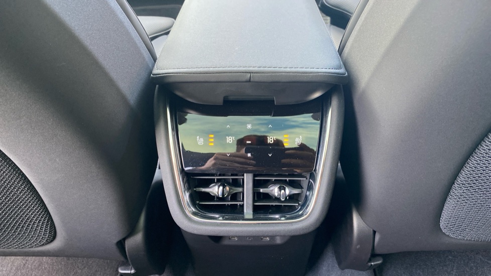 Volvo EX90 300kW Twin Motor Ultra 111kWh 5dr Auto Electric Estate - Image 21