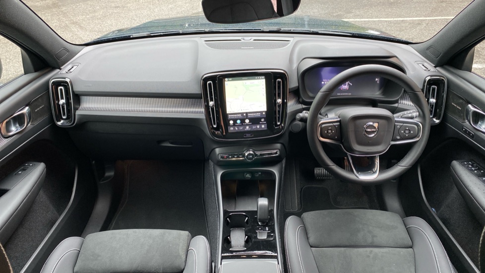 Volvo EX40 185kW Ext Range Ultra Black Edition 82kWh 5dr Auto Electric Estate - Image 5