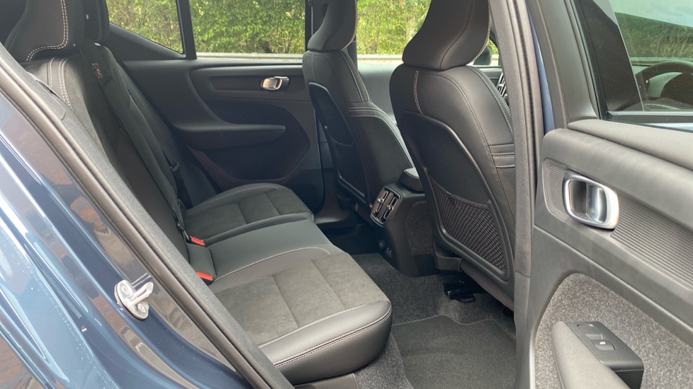 Volvo EX40 185kW Ext Range Ultra Black Edition 82kWh 5dr Auto Electric Estate - Image 6