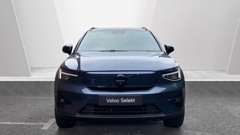 Volvo EX40 185kW Ext Range Ultra Black Edition 82kWh 5dr Auto Electric Estate - Image 8