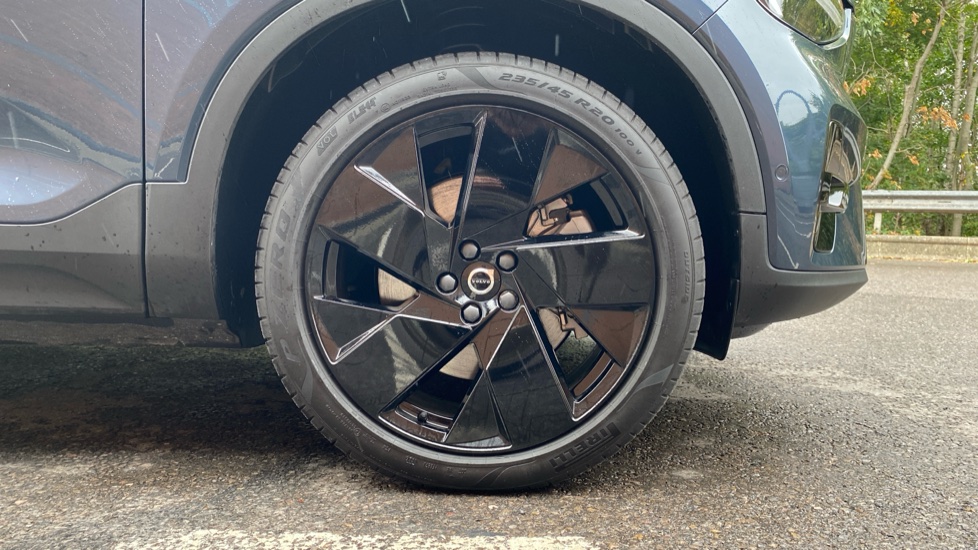 Volvo EX40 185kW Ext Range Ultra Black Edition 82kWh 5dr Auto Electric Estate - Image 9
