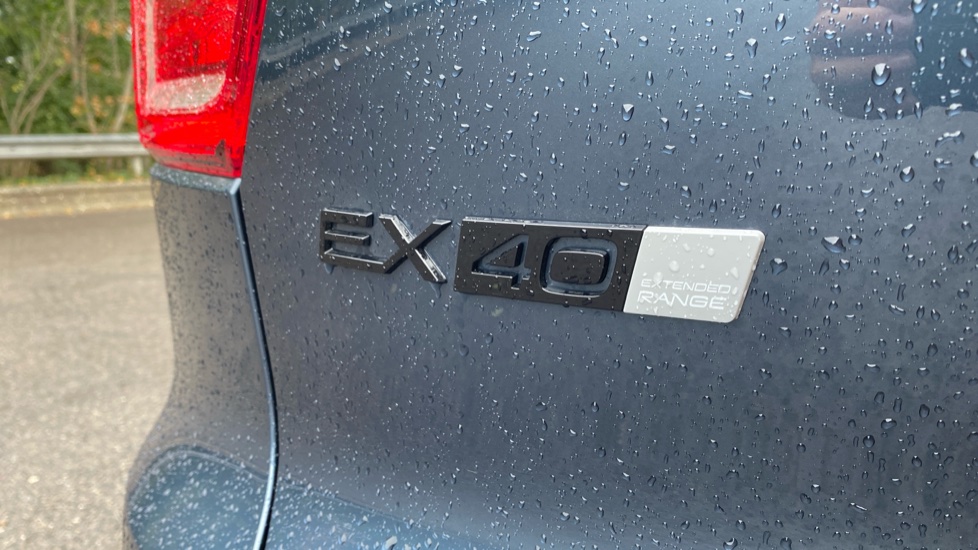 Volvo EX40 185kW Ext Range Ultra Black Edition 82kWh 5dr Auto Electric Estate - Image 17