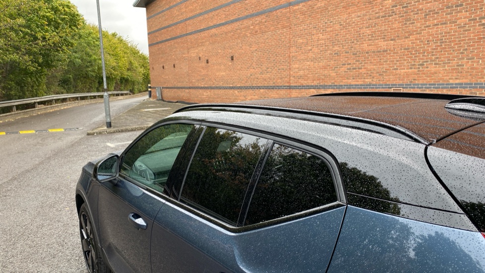 Volvo EX40 185kW Ext Range Ultra Black Edition 82kWh 5dr Auto Electric Estate - Image 18