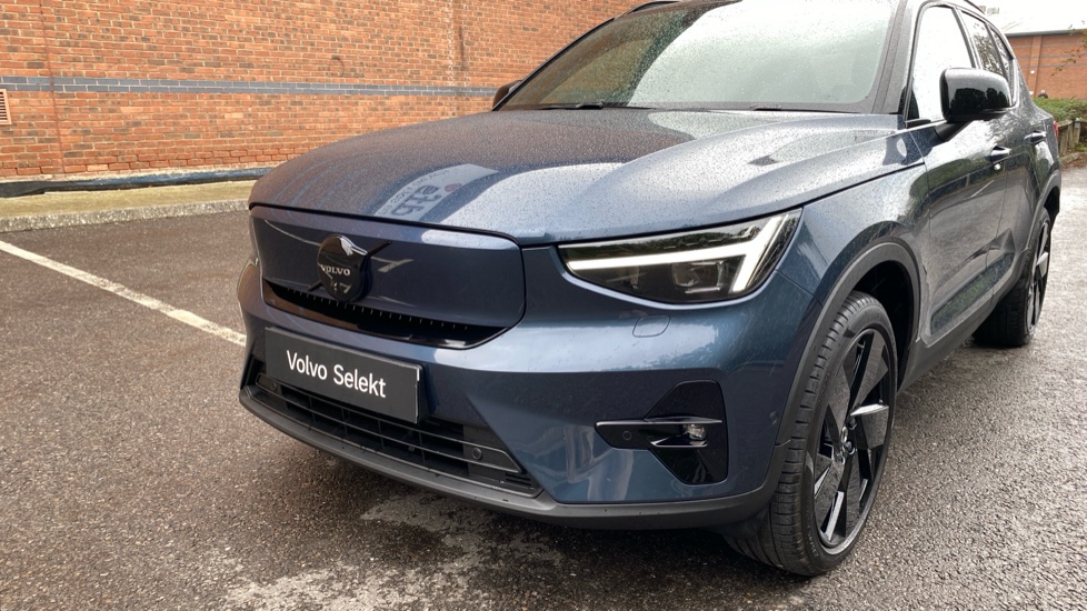 Volvo EX40 185kW Ext Range Ultra Black Edition 82kWh 5dr Auto Electric Estate - Image 21