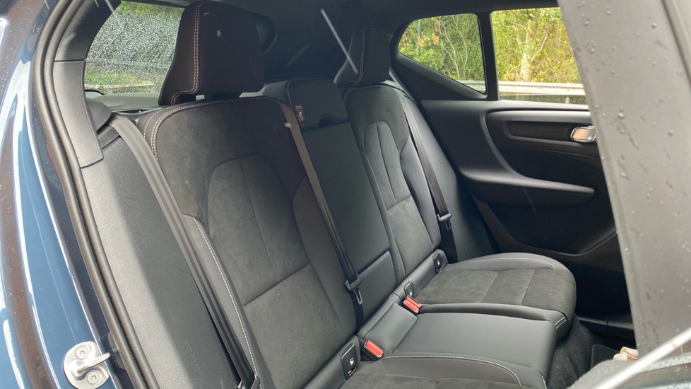 Volvo EX40 185kW Ext Range Ultra Black Edition 82kWh 5dr Auto Electric Estate - Image 23