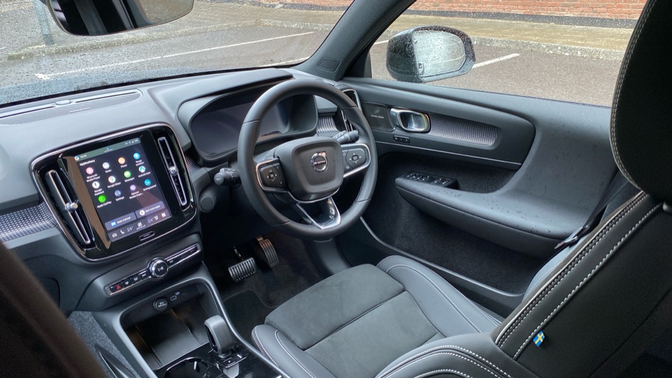 Volvo EX40 185kW Ext Range Ultra Black Edition 82kWh 5dr Auto Electric Estate - Image 27