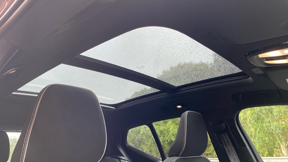 Volvo EX40 185kW Ext Range Ultra Black Edition 82kWh 5dr Auto Electric Estate - Image 34