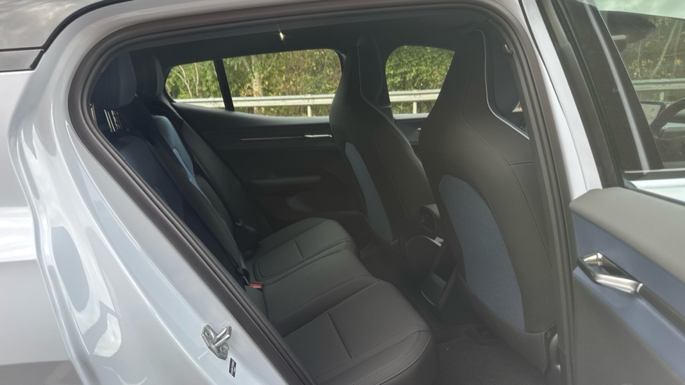 Volvo EX30 200kW Single Motor Plus 51kWh 5dr Auto Electric Estate - Image 6