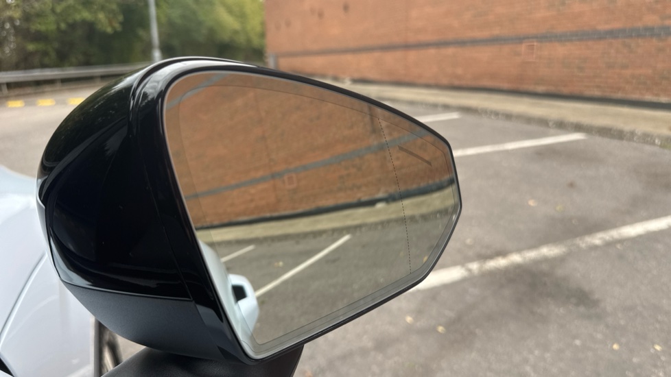 Volvo EX30 200kW Single Motor Plus 51kWh 5dr Auto Electric Estate - Image 19