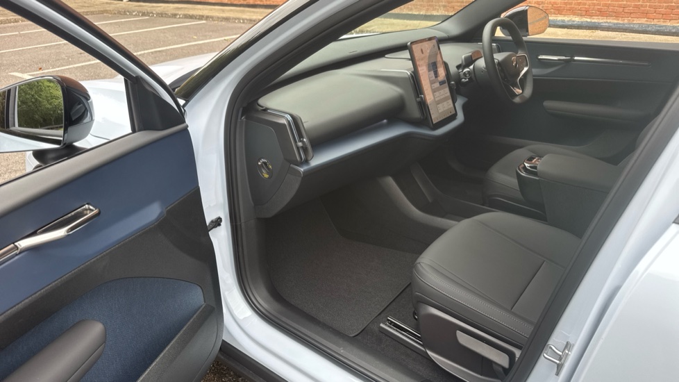 Volvo EX30 200kW Single Motor Plus 51kWh 5dr Auto Electric Estate - Image 25
