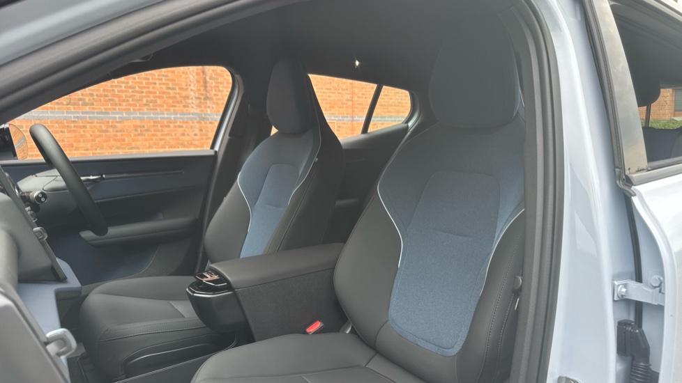 Volvo EX30 200kW Single Motor Plus 51kWh 5dr Auto Electric Estate - Image 26