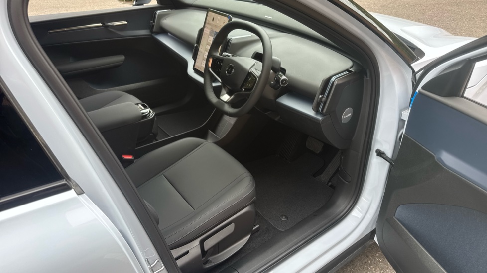 Volvo EX30 200kW Single Motor Plus 51kWh 5dr Auto Electric Estate - Image 27