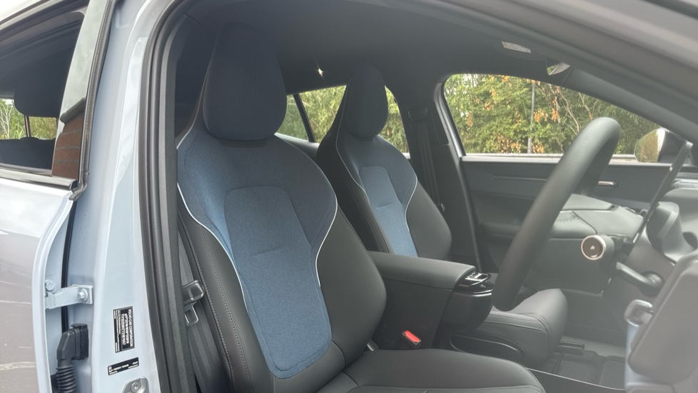 Volvo EX30 200kW Single Motor Plus 51kWh 5dr Auto Electric Estate - Image 28