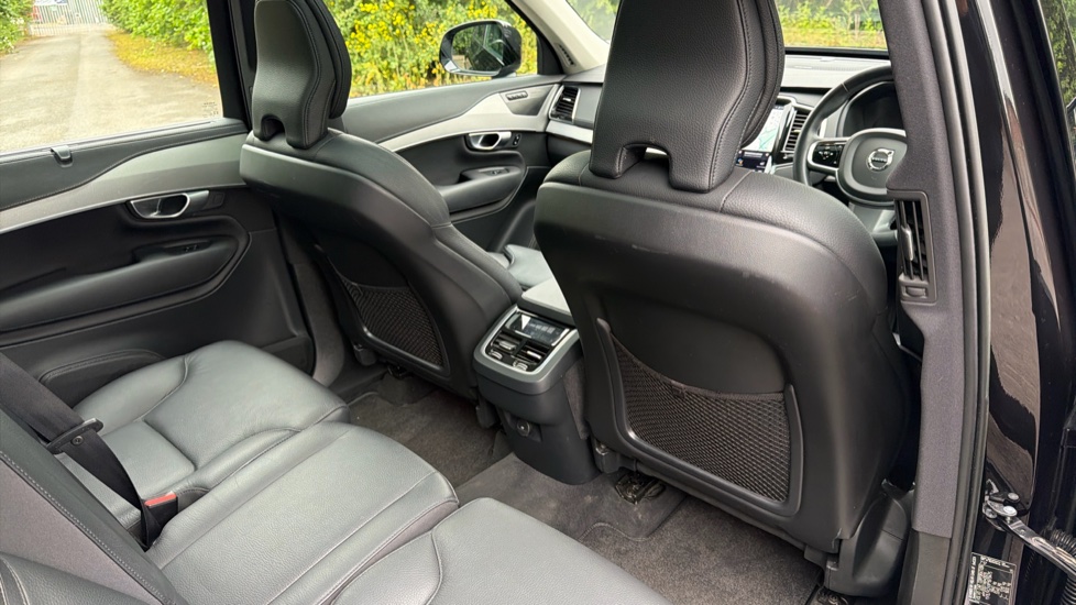 Volvo XC90 2.0 B5D [235] Plus Dark 5dr AWD Geartronic Diesel Estate - Image 6