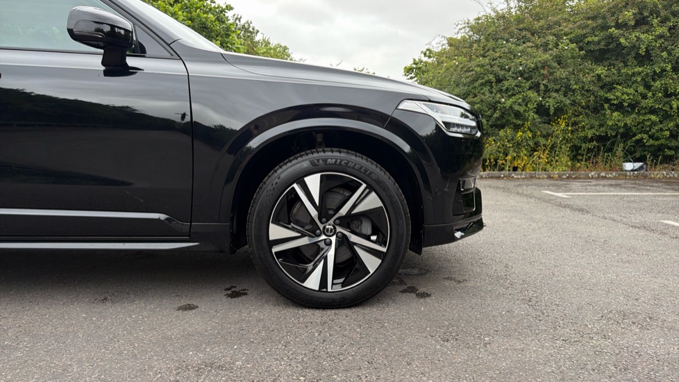 Volvo XC90 2.0 B5D [235] Plus Dark 5dr AWD Geartronic Diesel Estate - Image 9