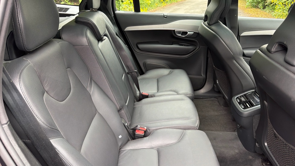 Volvo XC90 2.0 B5D [235] Plus Dark 5dr AWD Geartronic Diesel Estate - Image 33