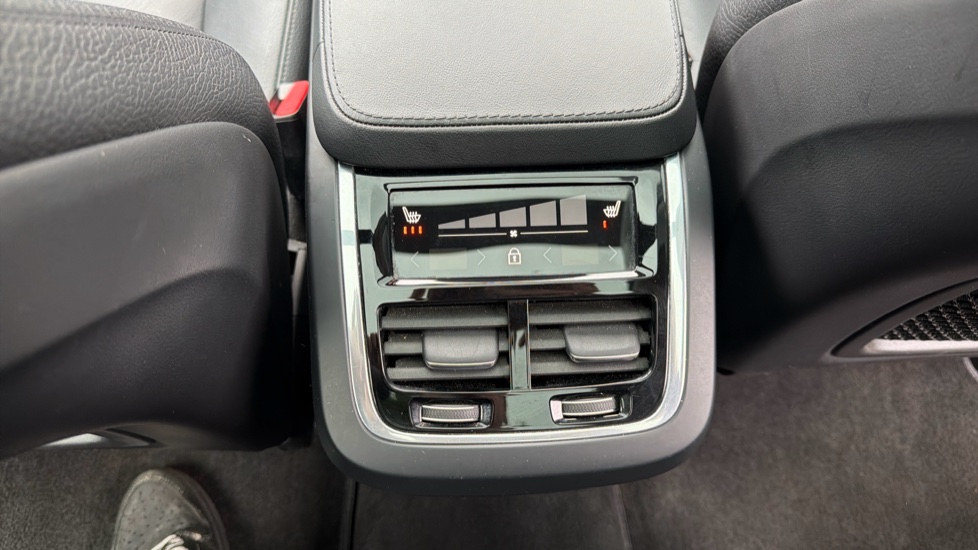 Volvo XC90 2.0 B5D [235] Plus Dark 5dr AWD Geartronic Diesel Estate - Image 37