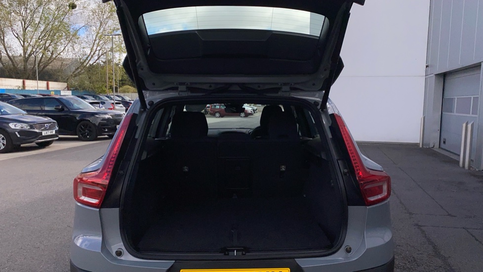 Volvo XC40 2.0 B3P Plus Dark 5dr Auto Petrol Estate - Image 13