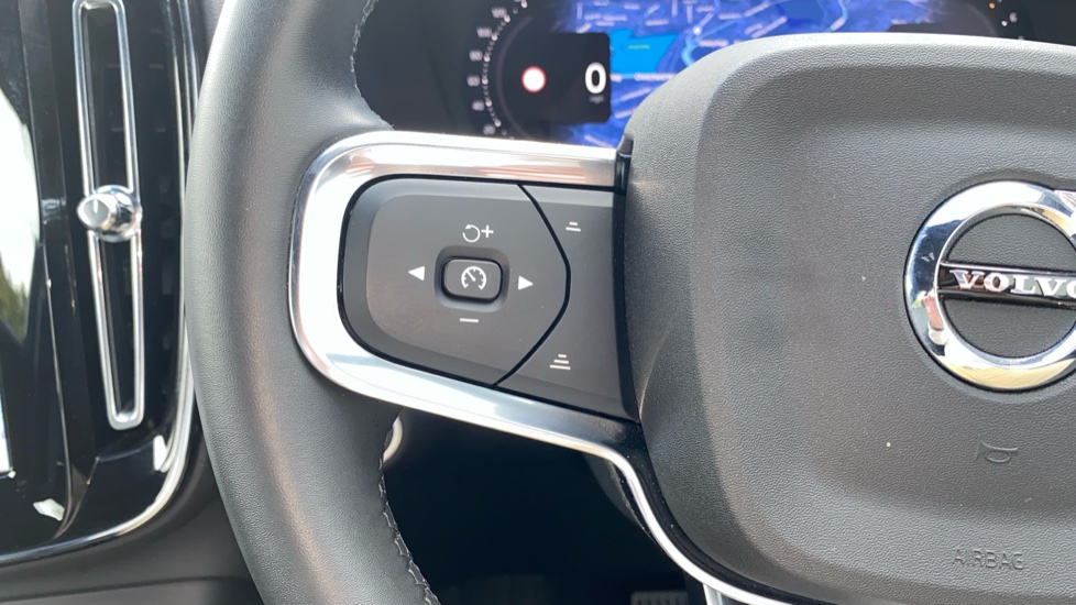 Volvo XC40 2.0 B3P Plus Dark 5dr Auto Petrol Estate - Image 19