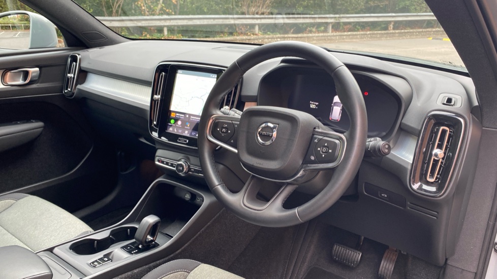 Volvo XC40 2.0 B3P Core 5dr Auto Petrol Estate - Image 4