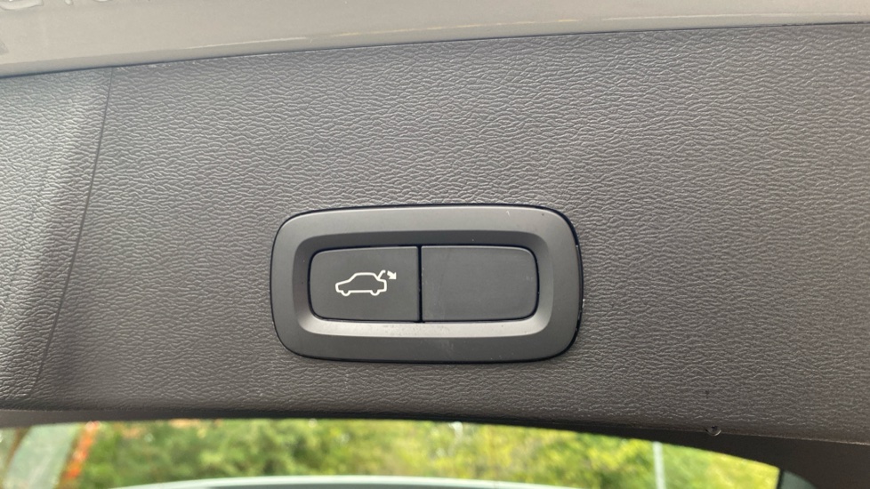 Volvo XC40 2.0 B3P Core 5dr Auto Petrol Estate - Image 15