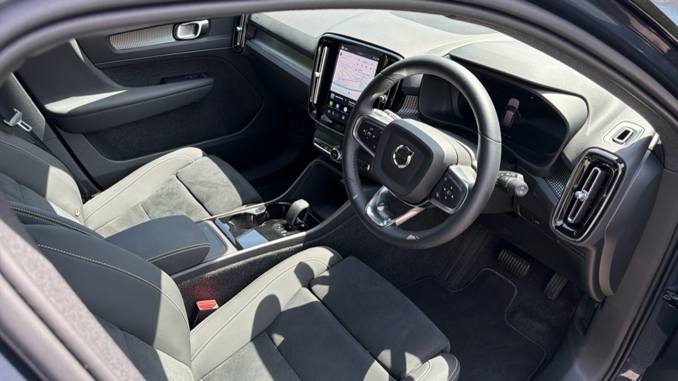 Volvo EX40 185kW Ext Range Plus Black Editon 82kWh 5dr Auto Electric Estate - Image 4