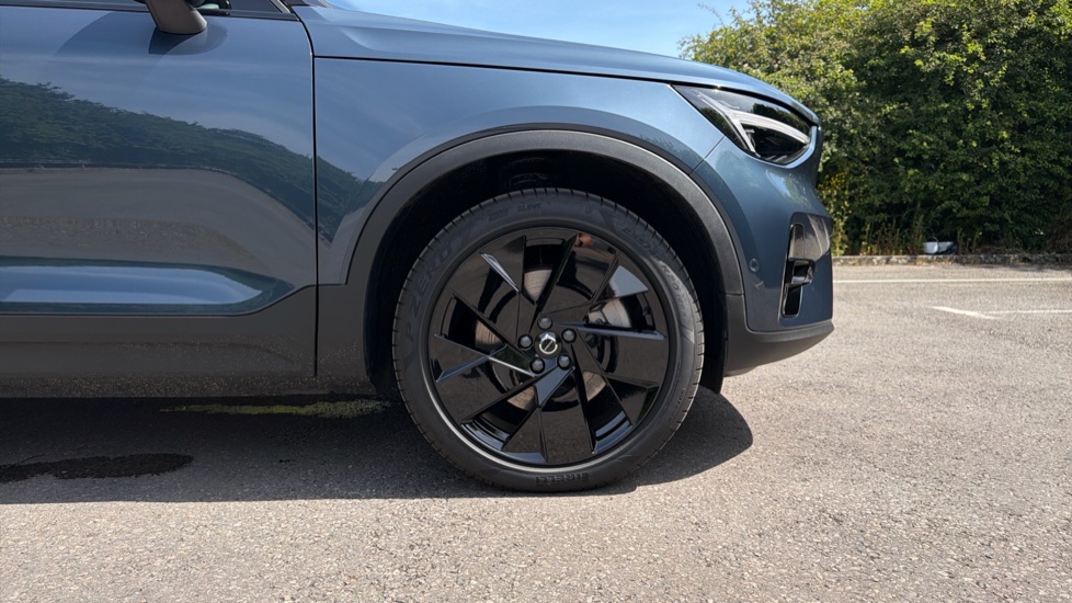 Volvo EX40 185kW Ext Range Plus Black Editon 82kWh 5dr Auto Electric Estate - Image 9