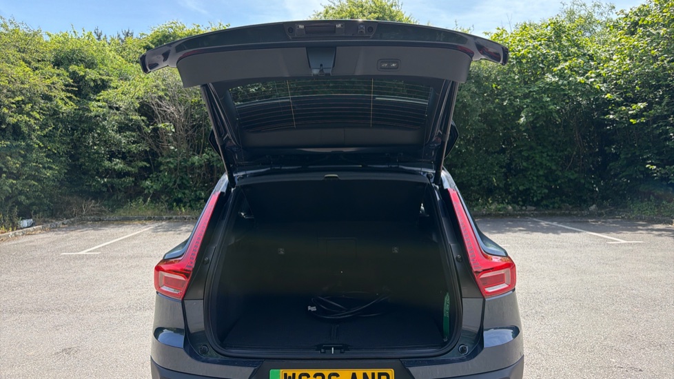 Volvo EX40 185kW Ext Range Plus Black Editon 82kWh 5dr Auto Electric Estate - Image 13