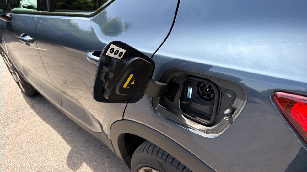 Volvo EX40 185kW Ext Range Plus Black Editon 82kWh 5dr Auto Electric Estate - Image 16