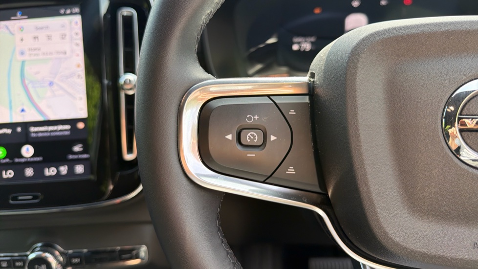 Volvo EX40 185kW Ext Range Plus Black Editon 82kWh 5dr Auto Electric Estate - Image 21
