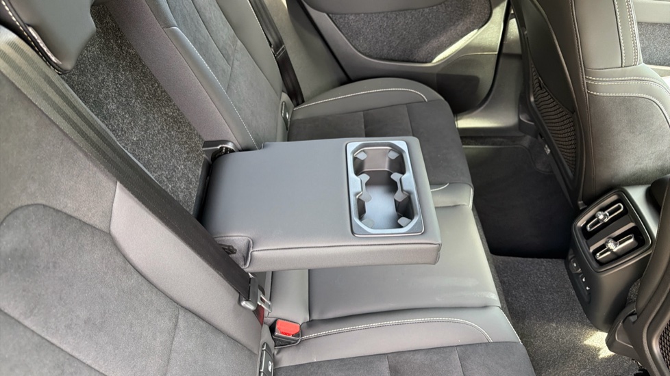 Volvo EX40 185kW Ext Range Plus Black Editon 82kWh 5dr Auto Electric Estate - Image 34