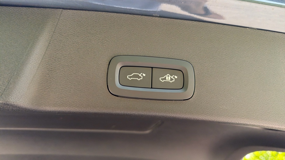 Volvo EX40 185kW Ext Range Plus Black Editon 82kWh 5dr Auto Electric Estate - Image 35
