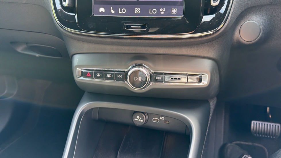 Volvo EX40 185kW Ext Range Plus Black Editon 82kWh 5dr Auto Electric Estate - Image 44