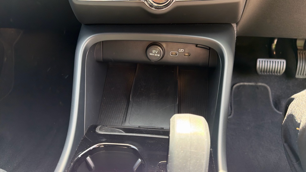 Volvo EX40 185kW Ext Range Plus Black Editon 82kWh 5dr Auto Electric Estate - Image 45
