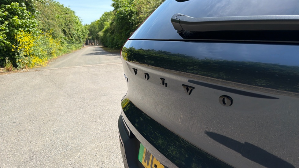 Volvo EX40 185kW Ext Range Plus Black Editon 82kWh 5dr Auto Electric Estate - Image 56