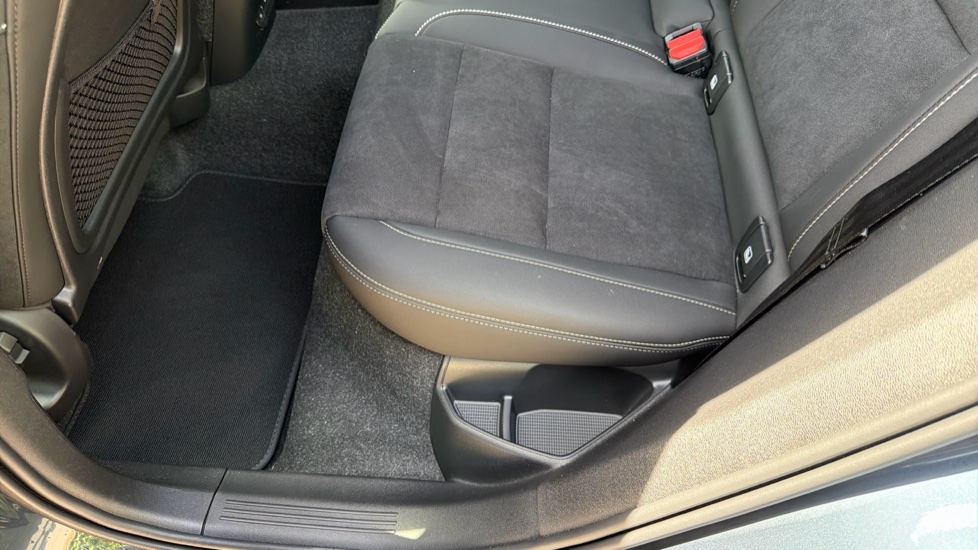 Volvo EX40 185kW Ext Range Plus Black Editon 82kWh 5dr Auto Electric Estate - Image 58
