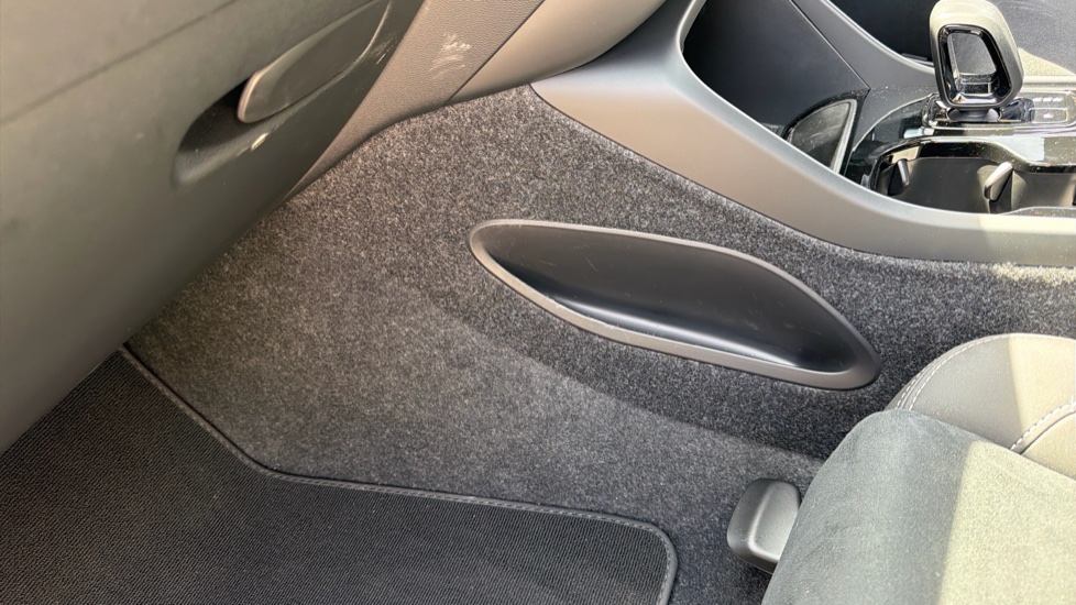 Volvo EX40 185kW Ext Range Plus Black Editon 82kWh 5dr Auto Electric Estate - Image 59